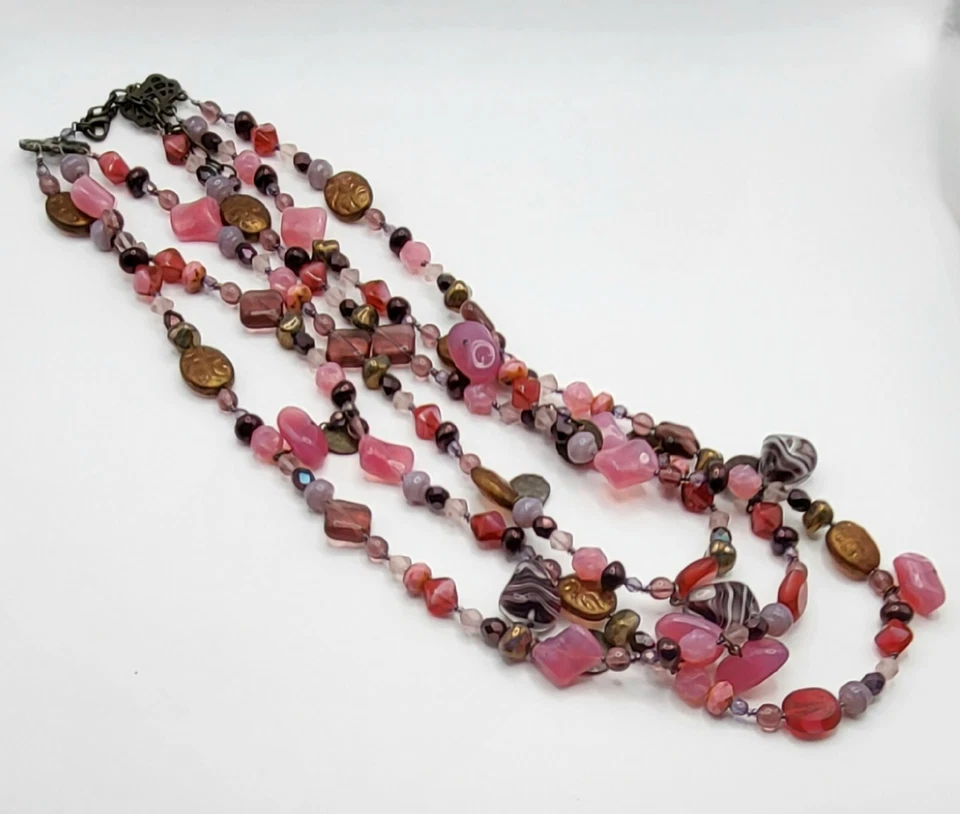 Collar de 3 hilos Joan Rivers en tonos rosas con detalles en bronce y estaño Foto 2 de 4