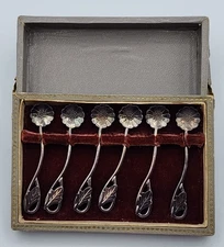 Silverplate Salt Spoons in Case Set of 6 Each Spoon 2 1/8" Long READ BLUE