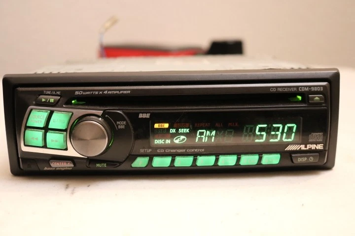 Receptor de CD Alpine CDM-9803 con controles de cambiador de CD Foto 3 de 4