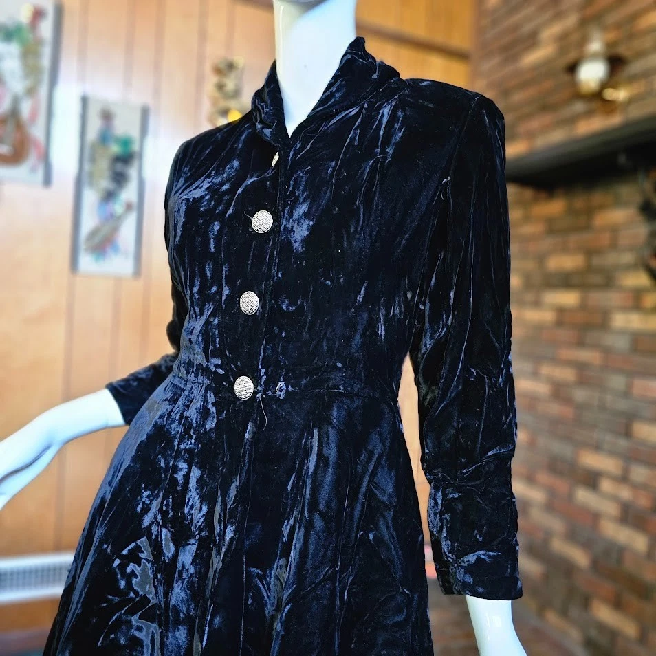 Vtg 40s Little Gothic Riding Hood Black Velvet Princess Dress Opera Coat XS/S - Image 4 of 4