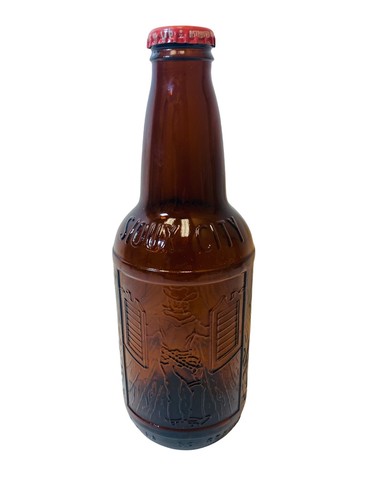 Sioux City Sarsaparilla Flasche Amber mit Cowboy Old West Darstellung ungeöffnet