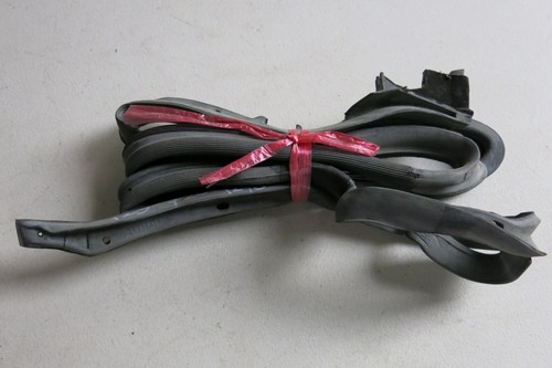 NOS Mercedes-Benz Left Door Seal Weatherstrip W123 Coupe 1977-85 (1237201278)
