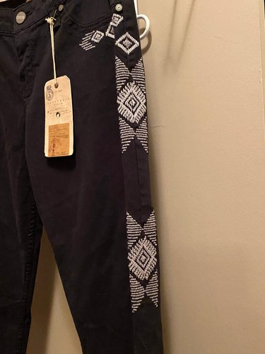 Sanctuary Women's Sz 26 Embroidered Cuffed Straight Leg Black Denim Jeans NWT - Picture 2 of 13