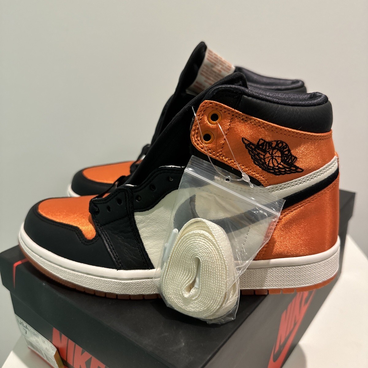靴 Jordan 1 High Satin Shattered Backboard Women's Air Jordan 1 Satin Shattered Backboard
