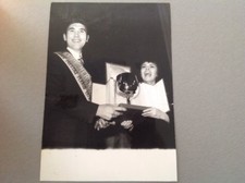 MIREILLE MATHIEU et EDDY MERCKX - PHOTO DE PRESSE ORIGINALE  13x18cm