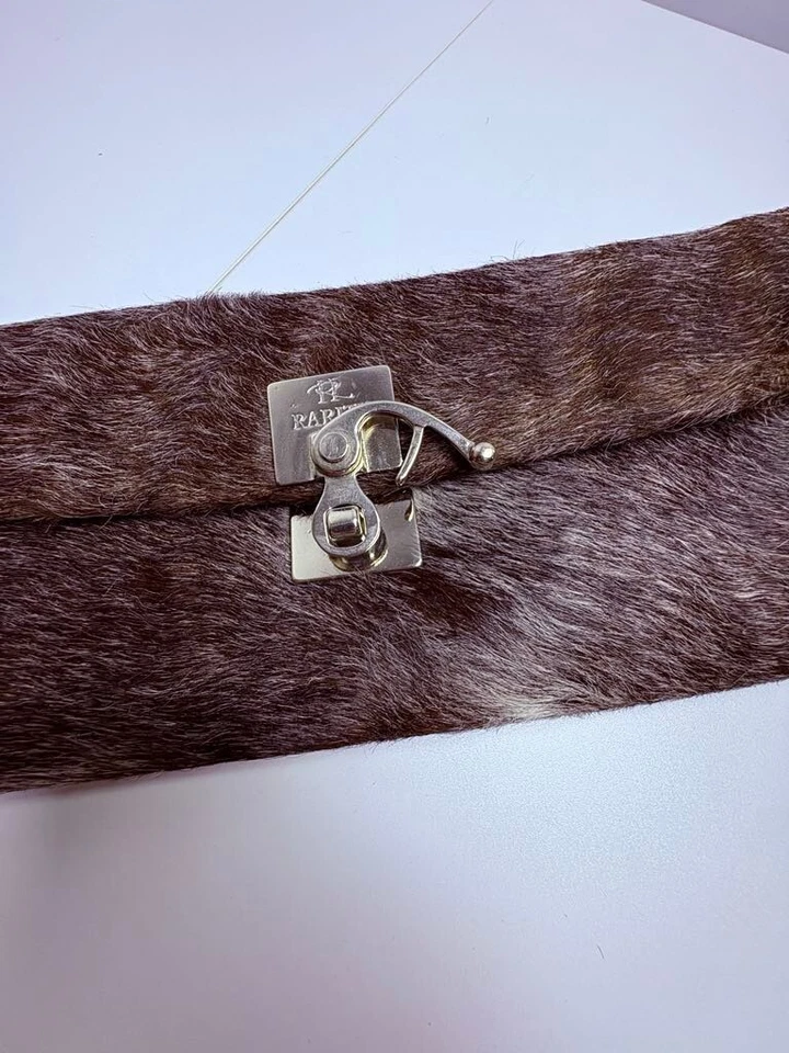 Cartera sin asas de cuero de vaca marrón y blanco Rarity - Hecha a mano en Ciudad del Cabo Foto 4 de 4