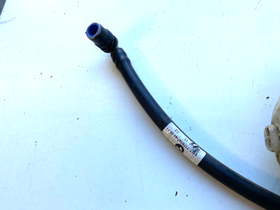 1116 BMW 528i 535i 550i F10 WINDSHIELD WASHER FLUID RESERVOIR TANK