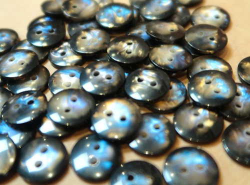 51 VINTAGE SHELL STYLE BUTTONS 140mm UNUSED - Picture 2 of 3