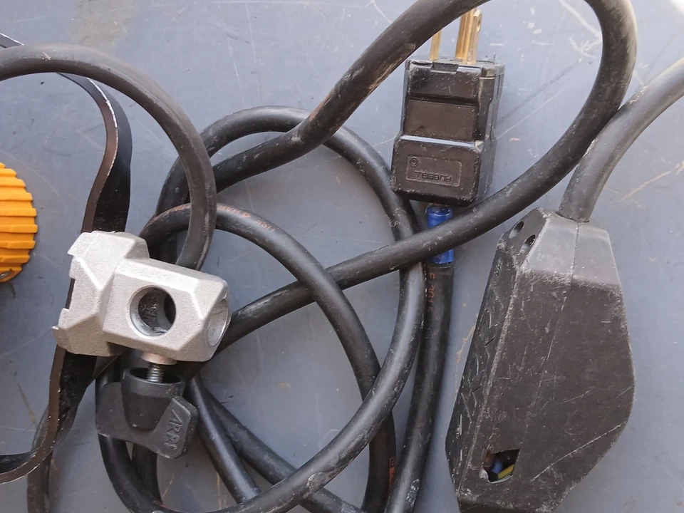 Arri Arrilite 1000 with Barn Doors (Missing 1 Screw) - Image 3 of 4