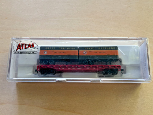 Coche plano Atlas 37563 Piggyback con 2 remolques - Great Northern #60205, nuevo en caja | Condition: New