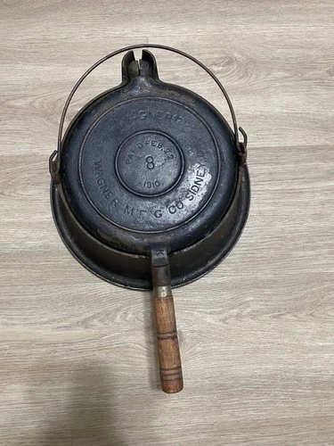 Wagner Ware Cast Iron Waffle Iron