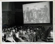 1943 Press Photo Blind people "watch" a film at Brooklyn Academy of Music