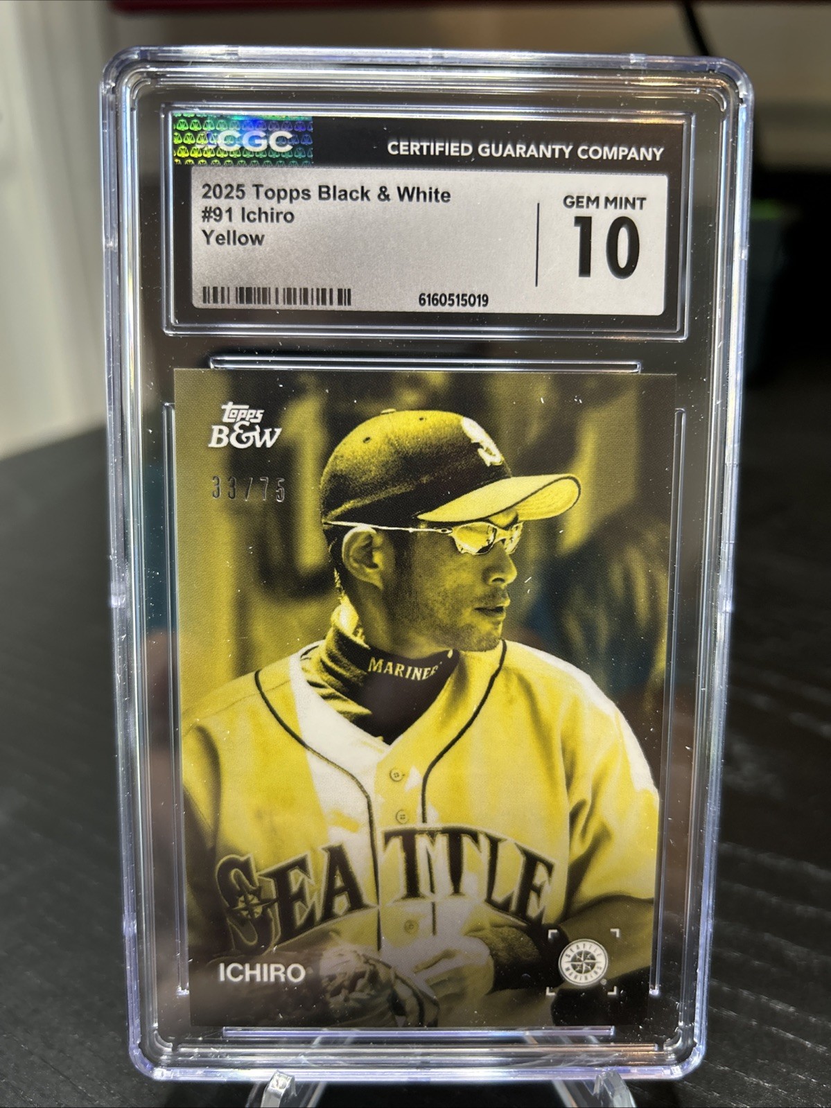 2025 Topps Black & White - Ichiro Suzuki #091 Yellow  /75 CGC 10 Gem Mint POP 1