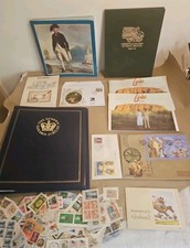 Collezione francobolli World & GB in cartelle e sfusi anni 70 e 80 ** odore di fumo **