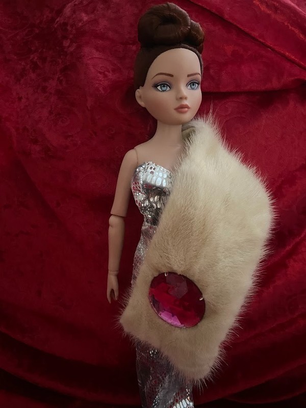 ~*~STUNNING SILVER MINK FUR PAW FOR EVANGELINE GHASTLY, ELLOWYNE WILDE DOLLS~*~