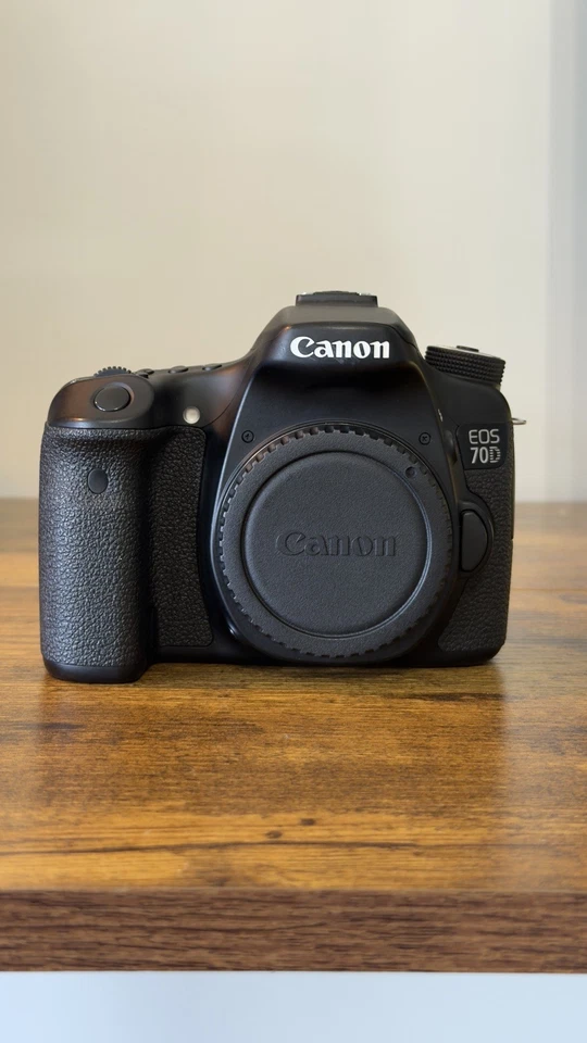 Canon EOS 70D BUNDLE! | Sigma 18-35 f1.8 and more! | Shutter Count: 7418 - Image 2 of 4
