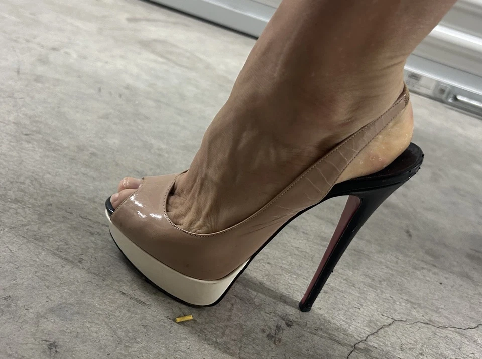 Christian Louboutin Lady Peep 150 Salto Couro de Bezerro Patente Nu NOVO Tamanho 37.5 - Imagem 2 de 4