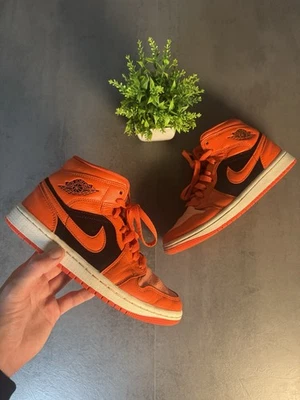 Nike Air Jordan - Orange et Noir - 36,5 - Excellent état  - Photo 1/4