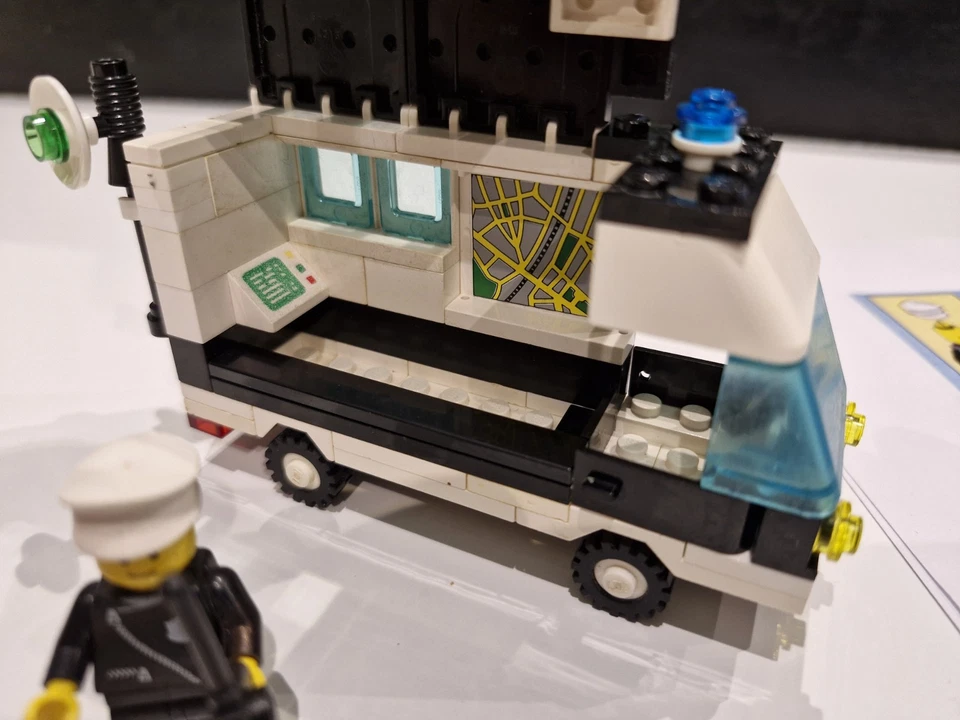LEGO Town 6676 Mobile Command Unit, photo 4 sur 5