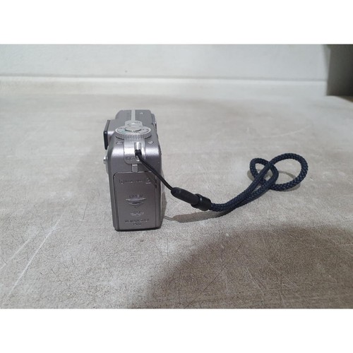 Sony Cyber-Shot DSCP10 Digital Camera 1.5" LCD Screen 5MP 3x Optical Zoom -Parts - Picture 7 of 13