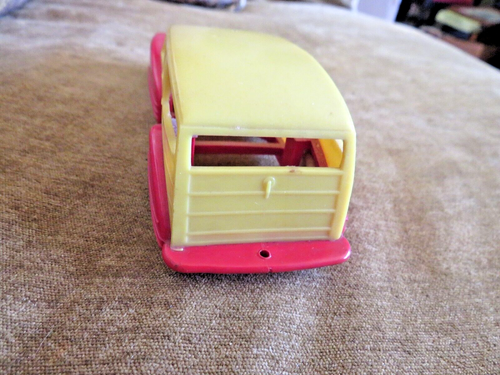 VINTAGE EARLY 1950s TRIUMPH USA 7" L HARD PLASTIC WOODY STATION WAGON TOY CAR - Picture 5 of 10
