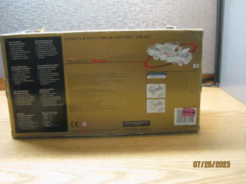 1/18 2002 Ford Explorer Sport Trac in Gold von Maisto # 36891 - Bild 3 von 14