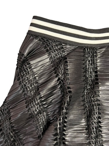 Minifalda BCBGeneration Talla 0 Negra Brillo Corte Láser Ojales Cremallera Trasera Nueva con Etiquetas - Imagen 9 de 10