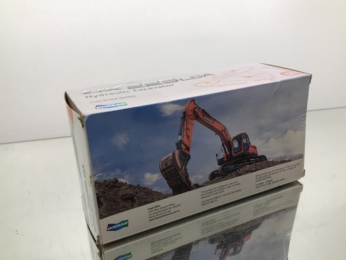 DOOSAN DX22LCA TRACK EXCAVATOR CHINA DIECAST -ORANGE 1:40- GOOD IN BOX - Picture 2 of 10