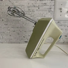 Vintage Hamilton Beach MIXETTE Hand Mixer Avocado Green Model 88 Works Clean
