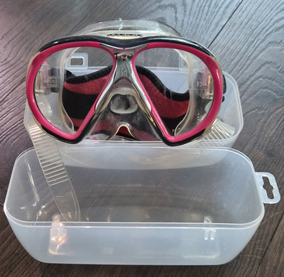 Cressi America Scuba Snorkeling Mask Black/Pink One Size DM103050