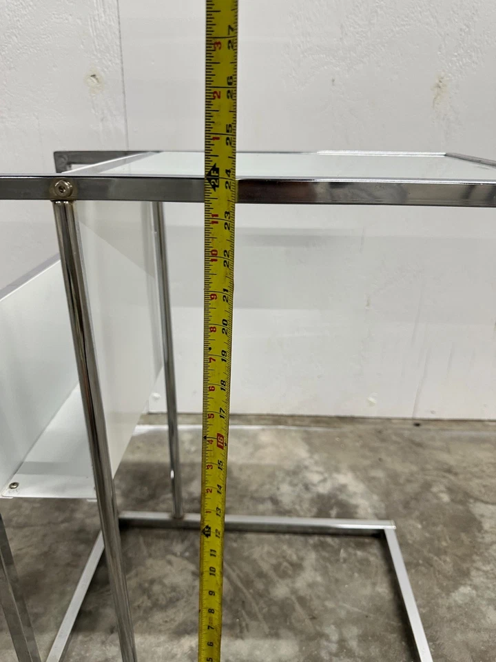 NOVA mesa de lanche retrô cromada com vidro fosco com carregador - Imagem 3 de 4