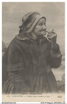 AYSP1-0058-REGIONS - Breton costumes - CARANTEC - Old woman smoking her pip