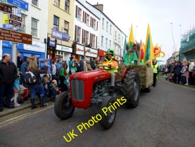 Foto 6x4 Traktor mit wichtigem Passagier, Omagh An Oghmagh The man hims c2015