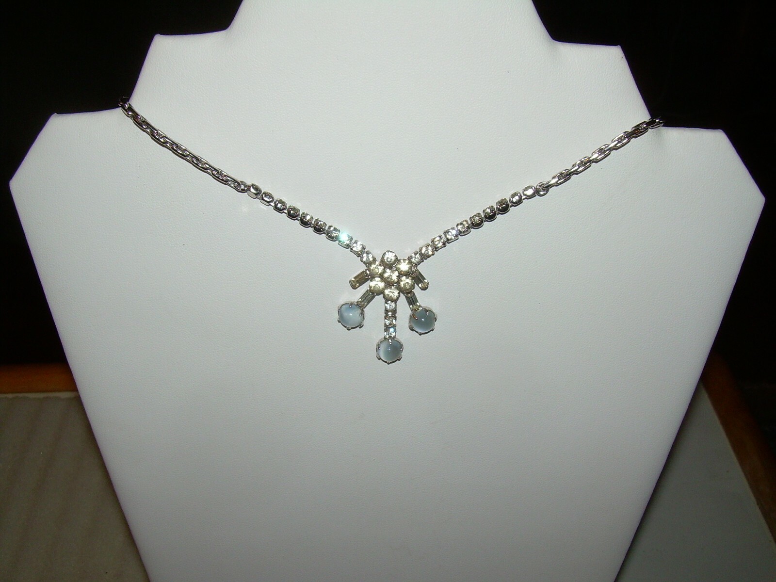 Vintage Leo Glass Rhinestone/Moonstone Necklace 14"… Gem