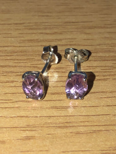 Vintage Hallmarked 9ct White Gold with Solitaire Amethyst Stud Earrings - Picture 3 of 15