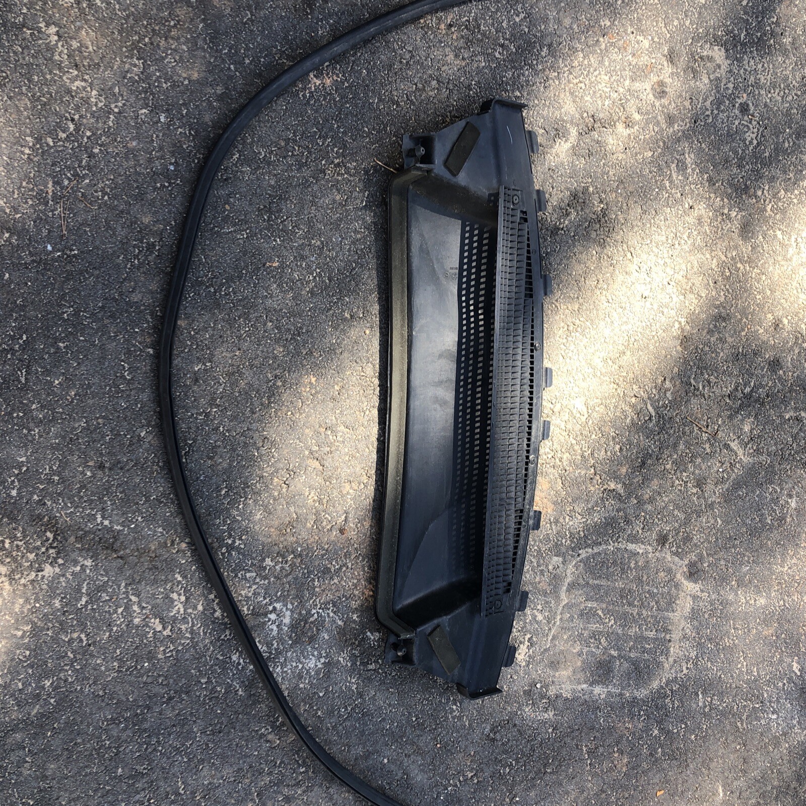 ?2014 - 2018 BMW X5 F15 FRONT COWL COVER TRIM WINDSHIELD 70560589 
