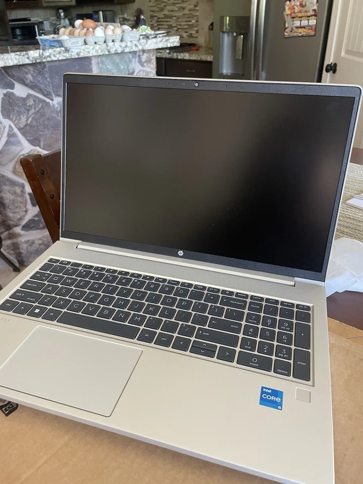 Portátil HP ProBook 450 G10 plateado NUEVO NUNCA USADO con caja y cargador Foto 2 de 3