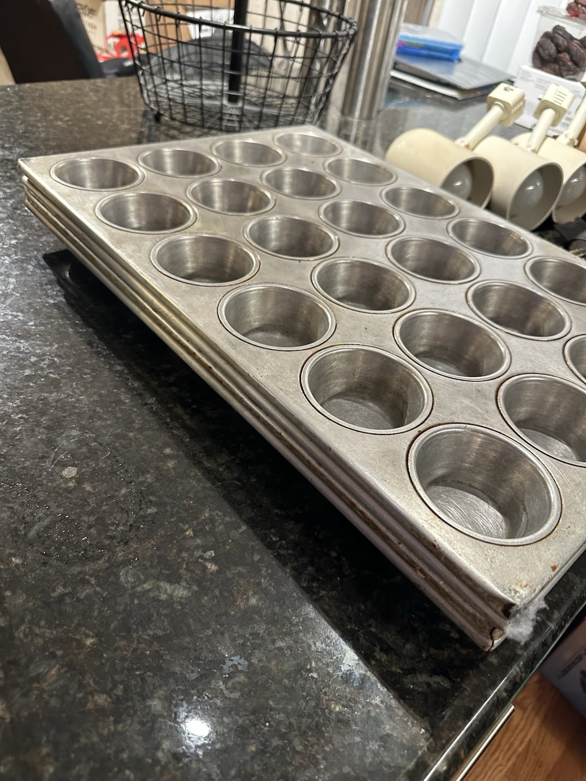 4 x Muffin Pan | Chicago Metallic, Wear-Ever Commercial 24 cup aluminum cupcake