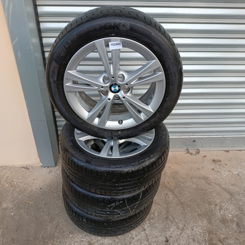 4 Roues Avec Pneus Jantes With