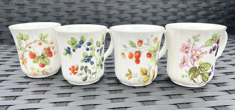 DUCHESS Set of 4 Coffee Mugs Fruits Berries England Bone China Gold Trim