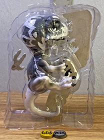 WowWee Fingerlings Untamed Velociraptor Dinosaur White 2017 -GDJ-A-920