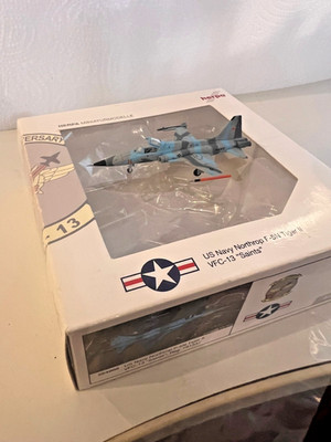 Herpa 554985 US F-5 F-5N Tiger II VFC-13 SAINTS 1/200