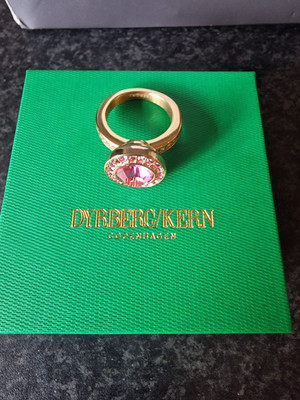 Dyrberg/Kern Emily Ring mit Swarovski Kristallen, Größe II. Schöner Ring.