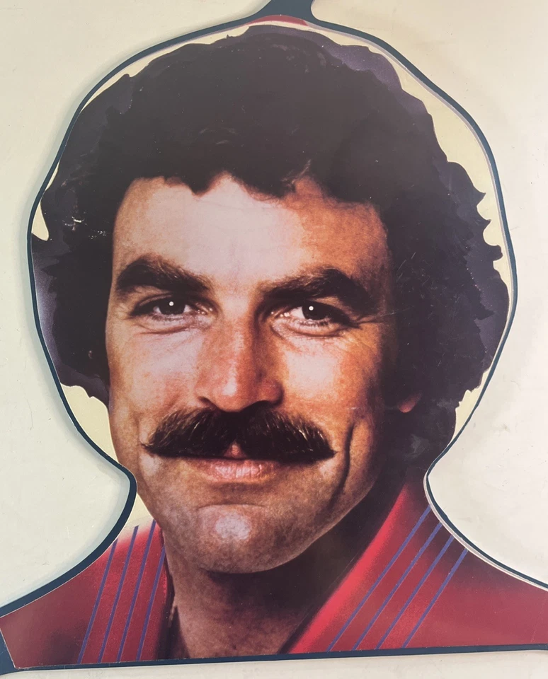 DE COLECCIÓN TOM SELLECK COLGADOR TV Coleccionable Hollywood Hawaii VESTIDO MAGNUM P.I. Foto 2 de 4