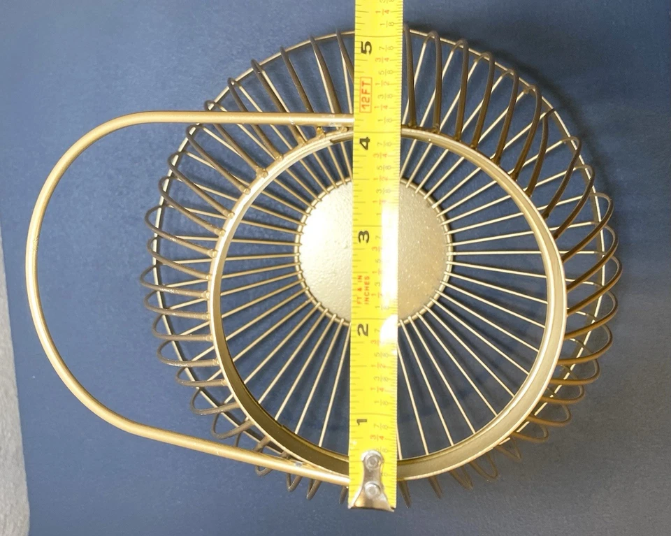 Linterna de vela de jaula de metal moderna dorada Foto 4 de 4