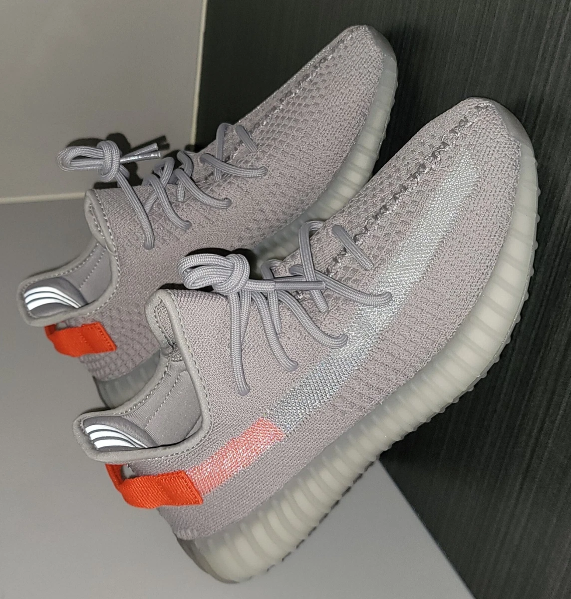 logo medley Tal til adidas Yeezy Boost 350 v2 TAIL LIGHT (Size 8.5) EU/Russia Exclusive -NEW IN  BOX! | eBay