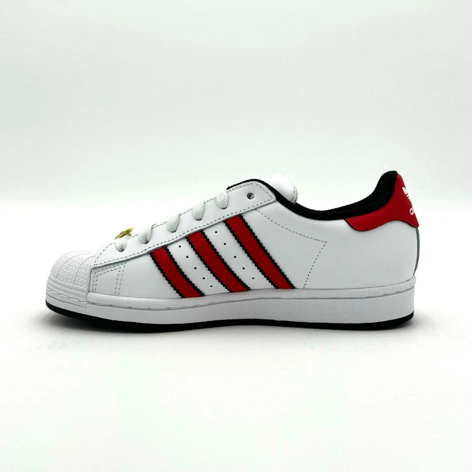 Zapatilla Adidas Superstar J para niños IG7593, C. Blanca/C. Negro/B. Escarlata, precio de venta sugerido por el fabricante $100 Foto 4 de 4