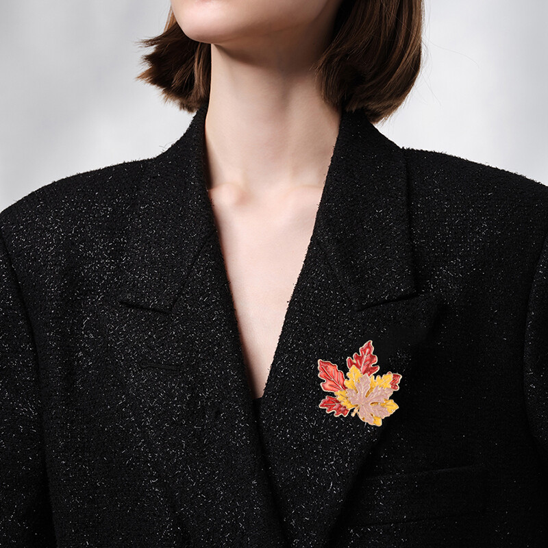 Vintage Brooch Maple Leaf Brooches For Women Alloy Enamel Lapel Brooch