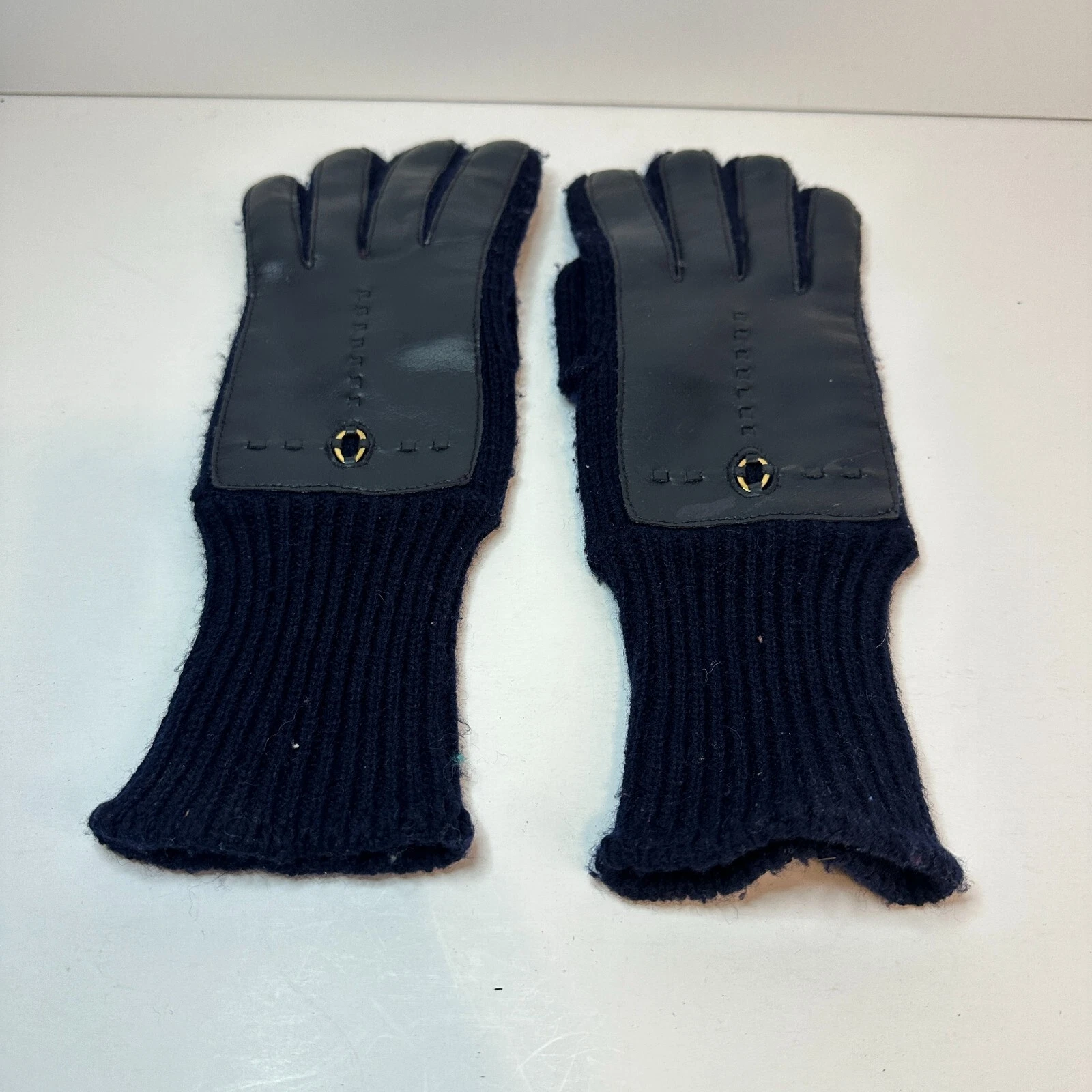 Womens 100% Acrylic Wrist Length Gloves One Size Made in Philippines