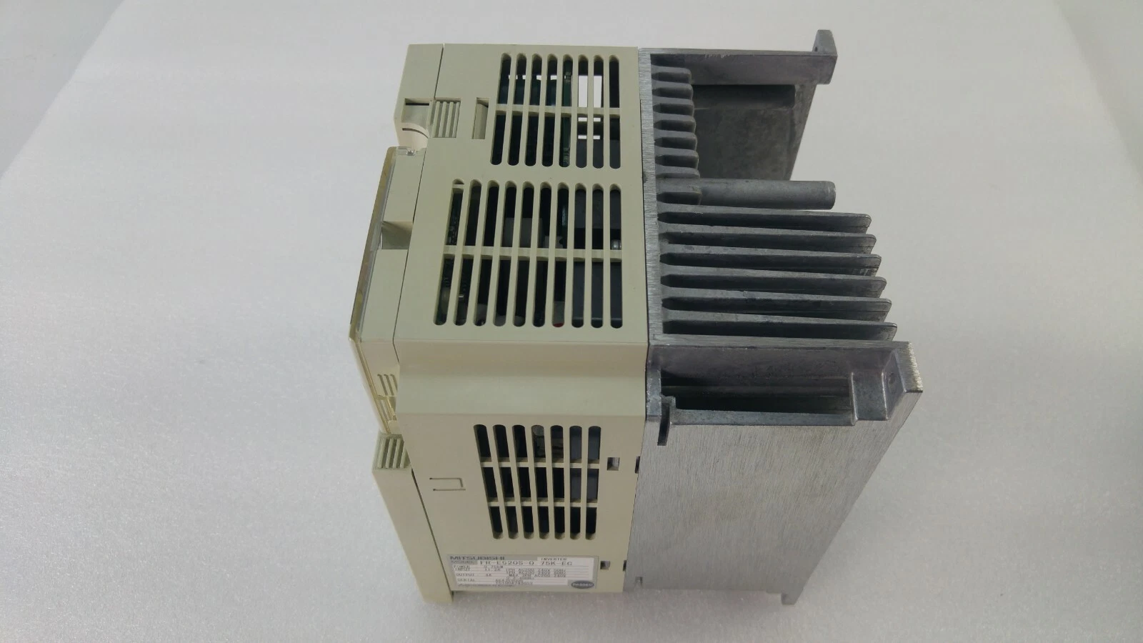Side view of the Mitsubishi FR-E520S inverter with aluminum heat sink